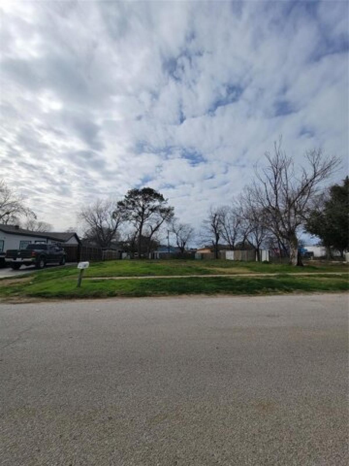 Picture of Residential Land For Sale in Arlington, Texas, United States