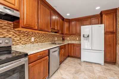 Home For Sale in West Islip, New York