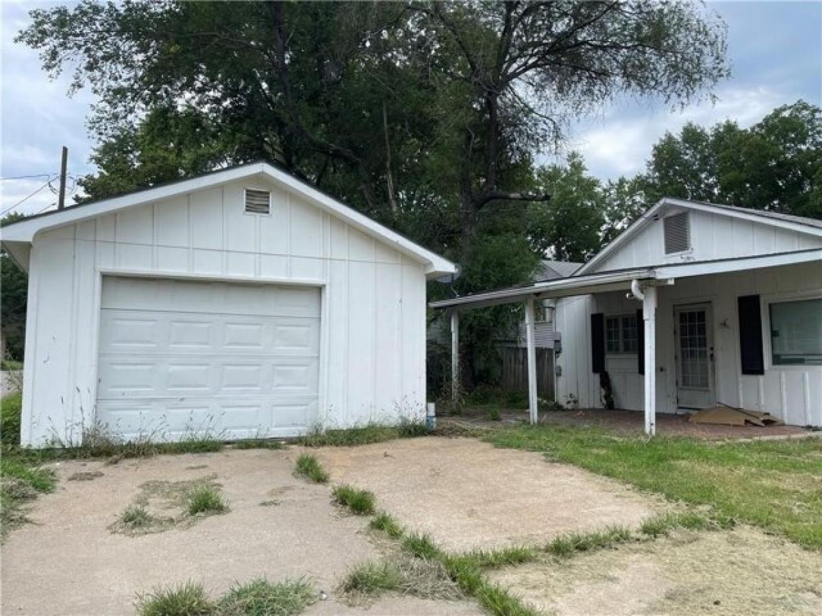 Picture of Home For Sale in Chanute, Kansas, United States