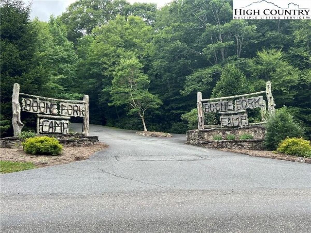 Picture of Residential Land For Sale in Blowing Rock, North Carolina, United States