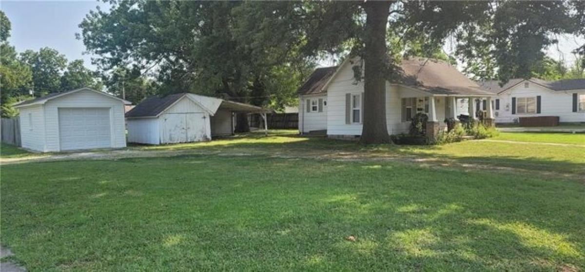 Picture of Home For Sale in Columbus, Kansas, United States