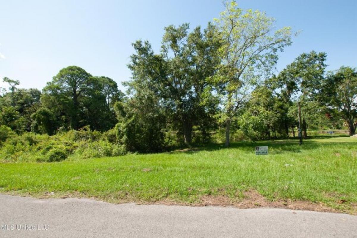 Picture of Residential Land For Sale in Pascagoula, Mississippi, United States