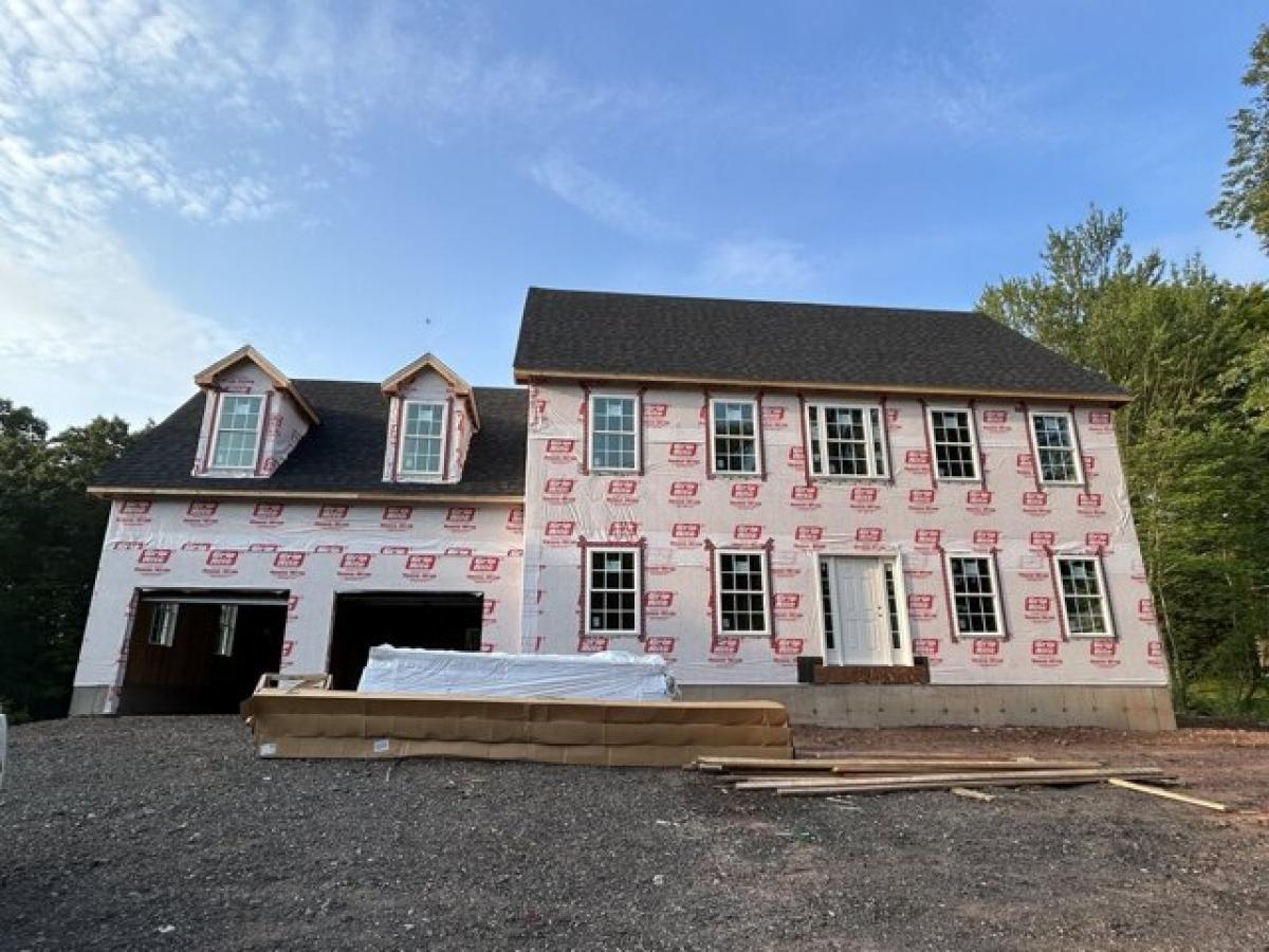 Picture of Home For Sale in Oxford, Connecticut, United States