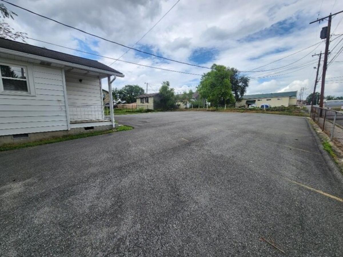 Picture of Home For Sale in Beckley, West Virginia, United States