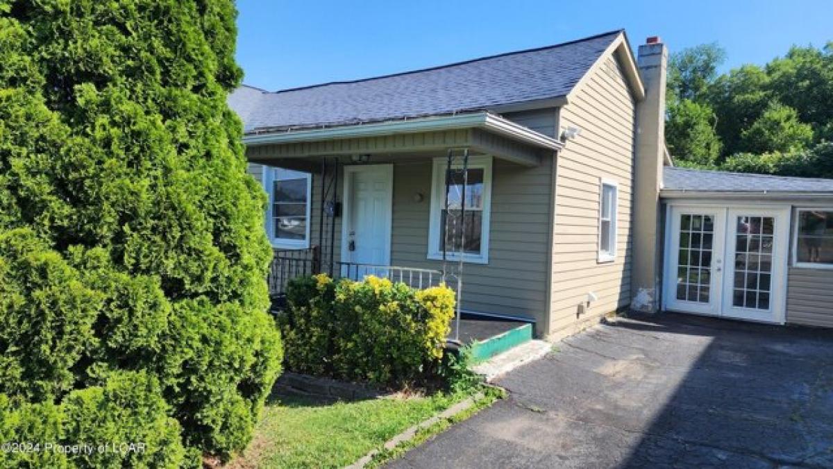 Picture of Home For Sale in Pittston, Pennsylvania, United States