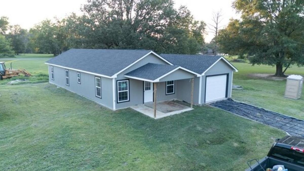 Picture of Home For Sale in Trinidad, Texas, United States