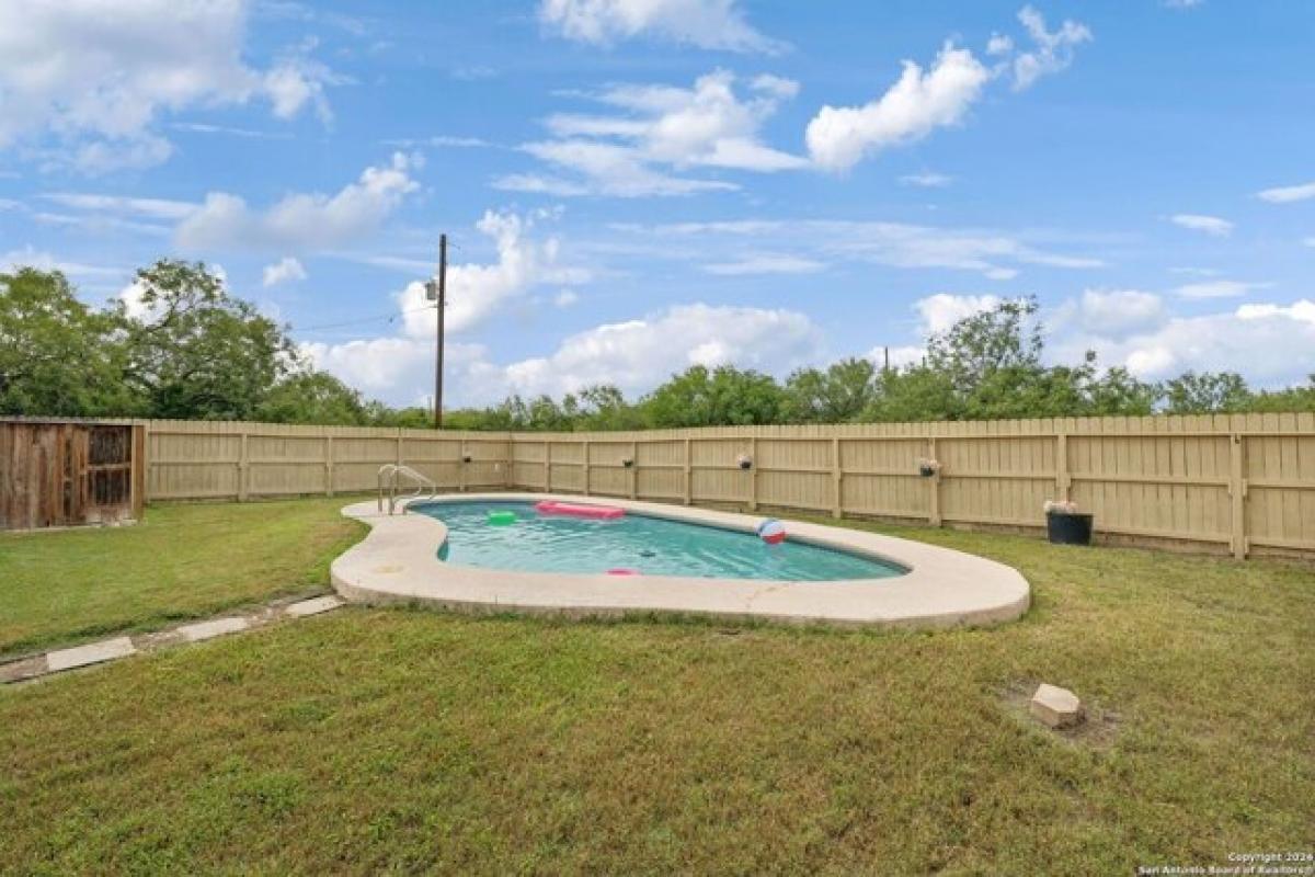 Picture of Home For Sale in Alice, Texas, United States