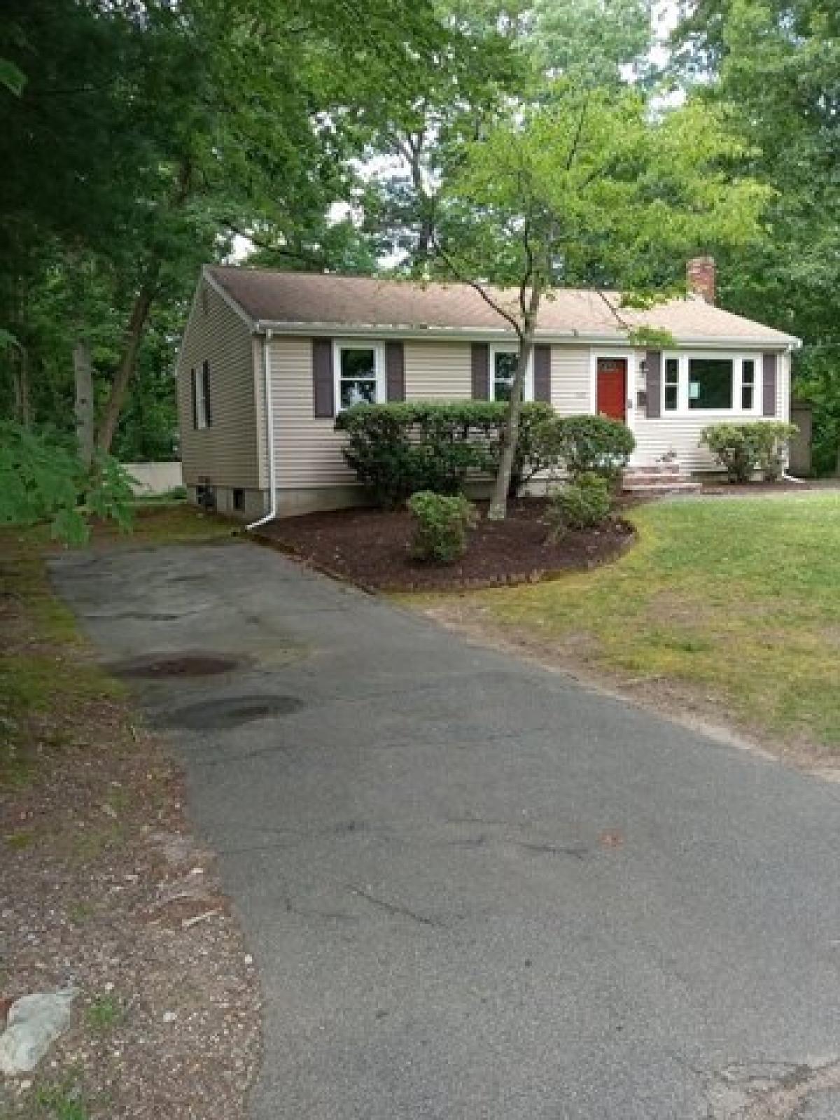 Picture of Home For Sale in Stoughton, Massachusetts, United States