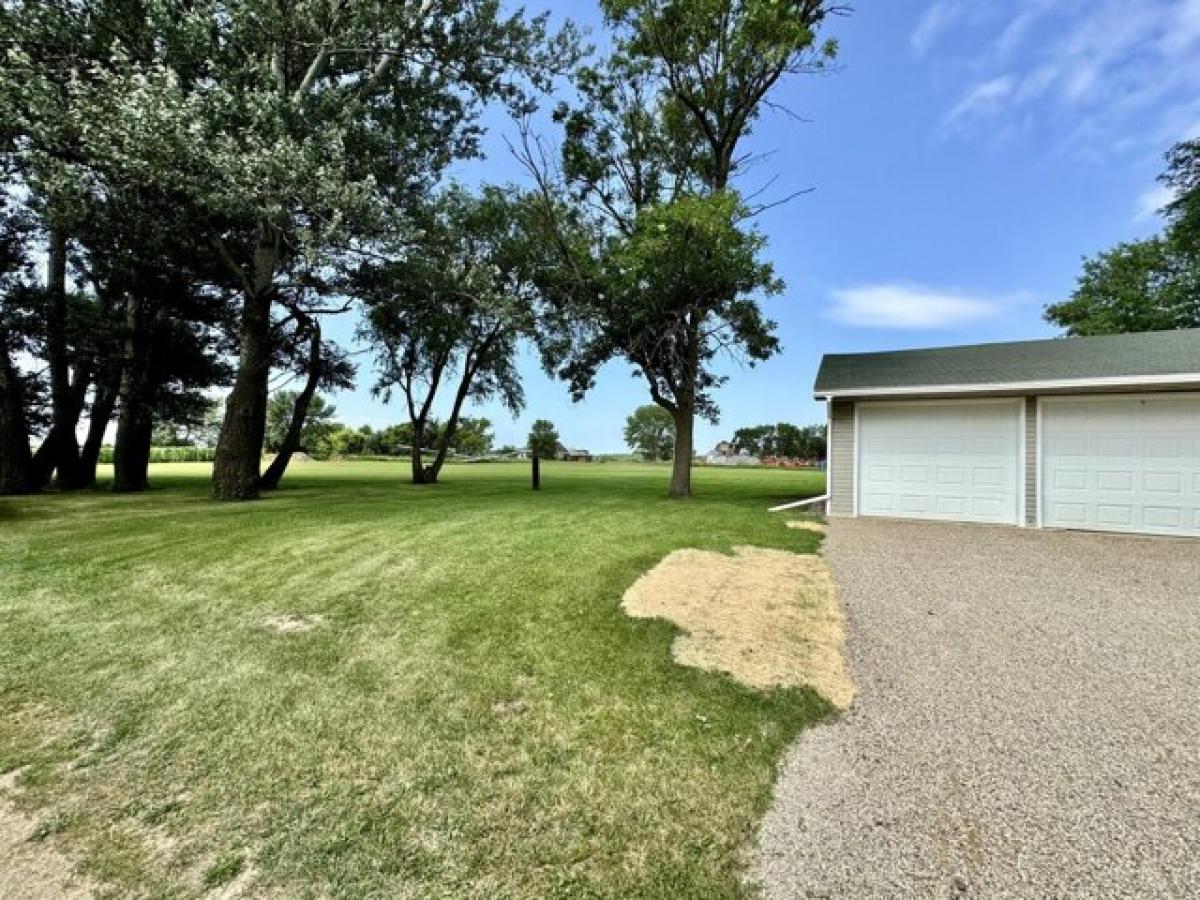 Picture of Home For Sale in Lake Preston, South Dakota, United States