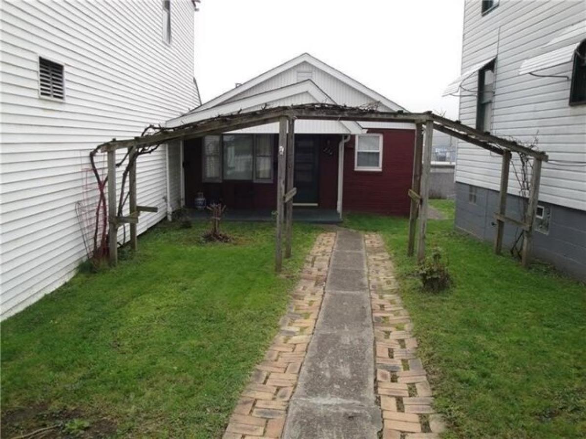 Picture of Home For Sale in Donora, Pennsylvania, United States