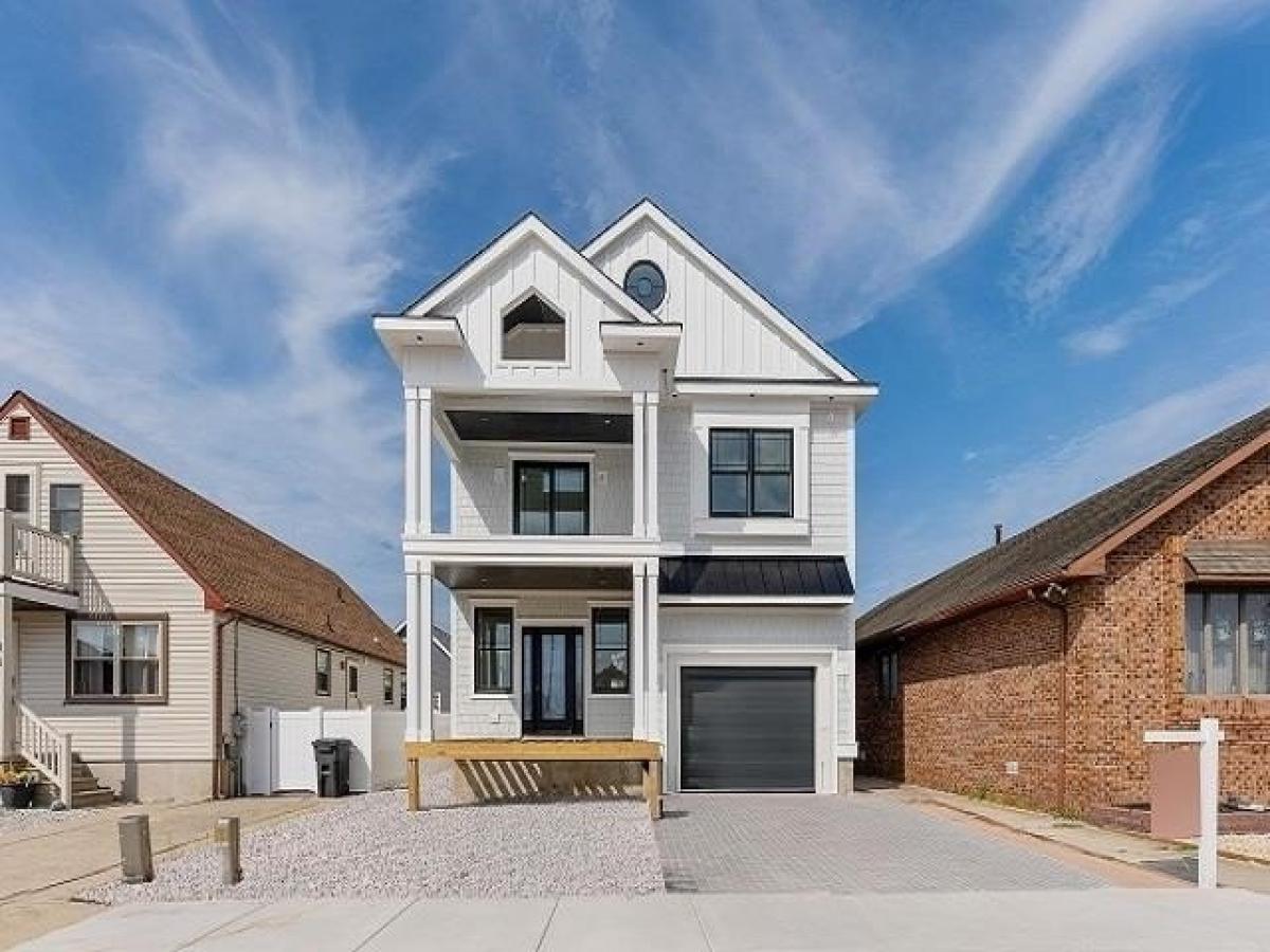 Picture of Home For Sale in Wildwood Crest, New Jersey, United States