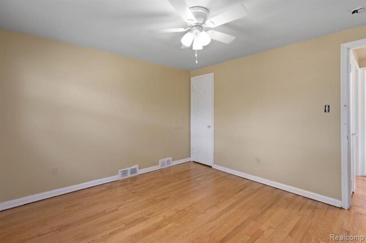 Picture of Apartment For Rent in Grosse Pointe Woods, Michigan, United States