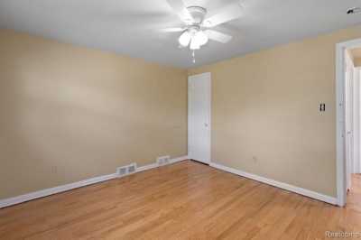 Apartment For Rent in Grosse Pointe Woods, Michigan