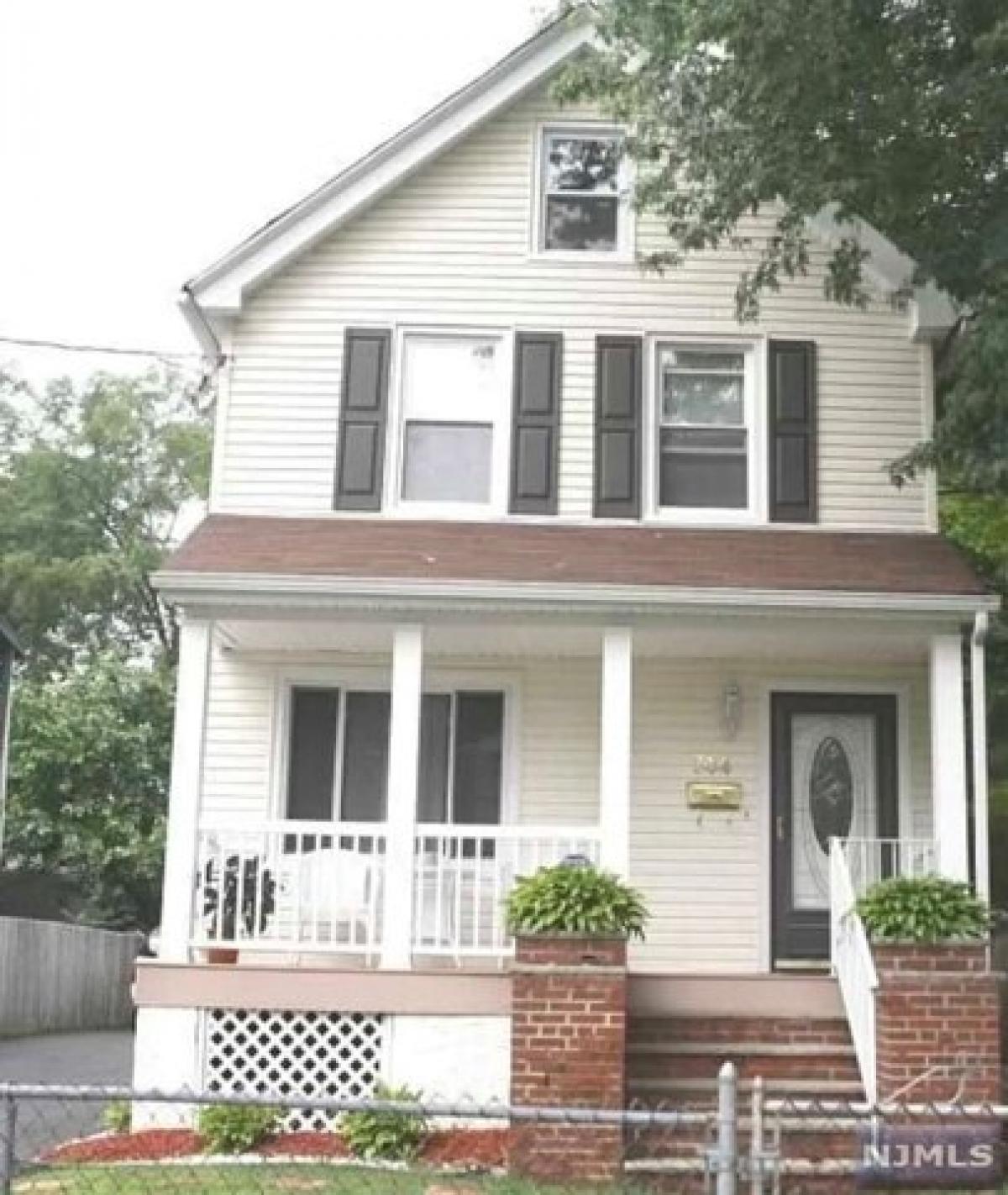 Picture of Home For Sale in Plainfield, New Jersey, United States