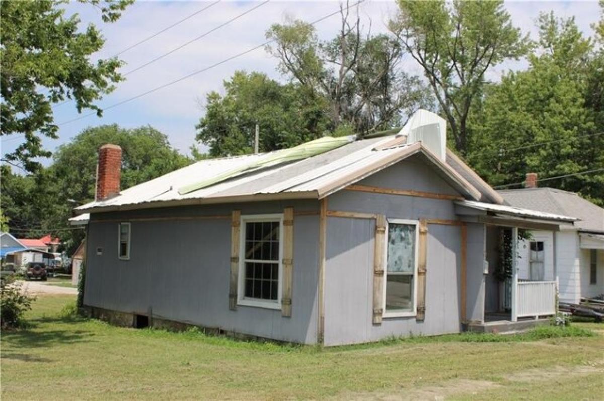 Picture of Home For Sale in Fort Scott, Kansas, United States