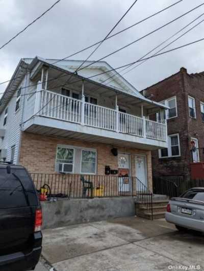 Home For Sale in Arverne, New York