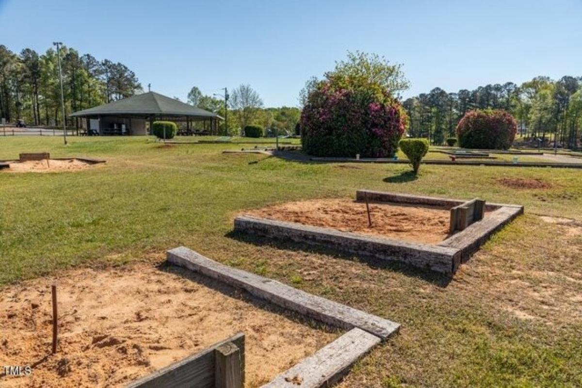 Picture of Residential Land For Sale in Louisburg, North Carolina, United States