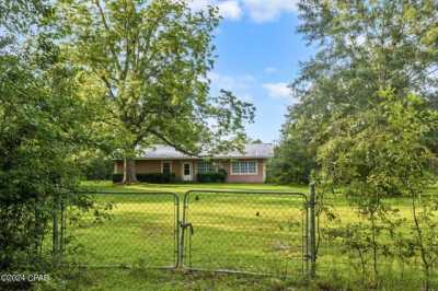 Home For Sale in Cottondale, Florida