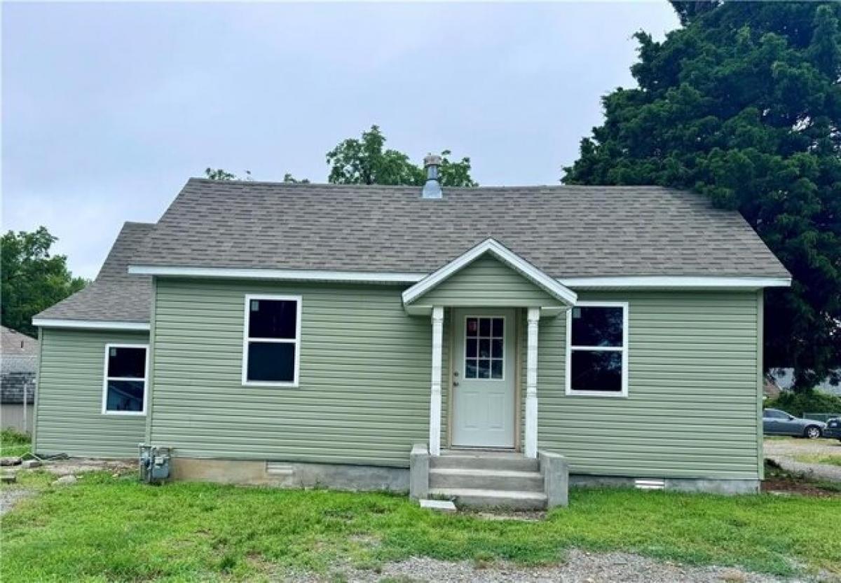 Picture of Home For Sale in Pittsburg, Kansas, United States