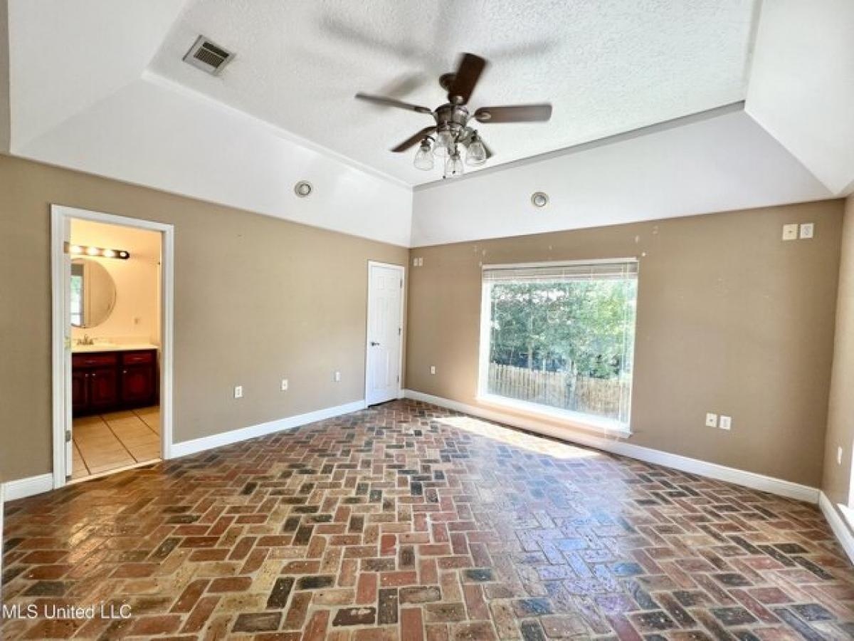 Picture of Home For Sale in Moss Point, Mississippi, United States