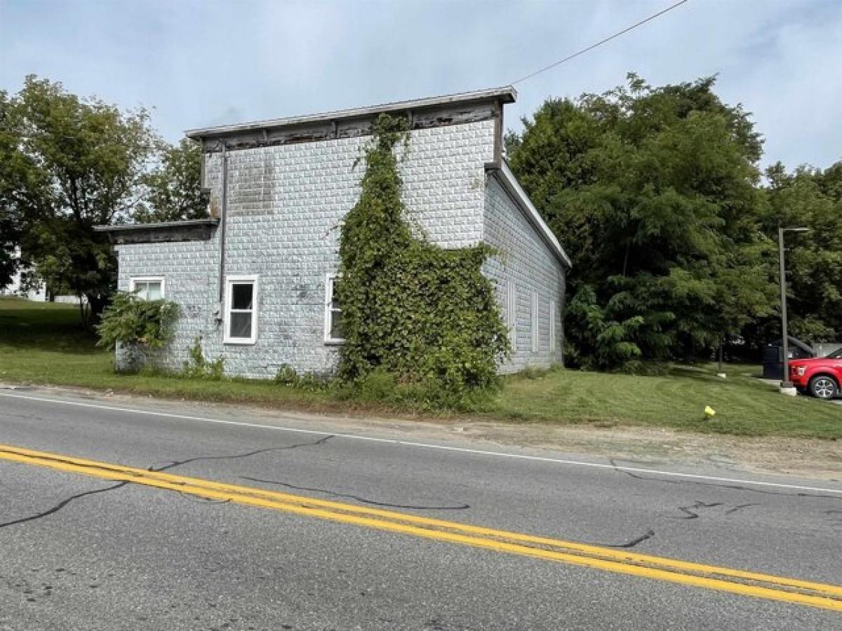 Picture of Home For Sale in Winthrop, New York, United States