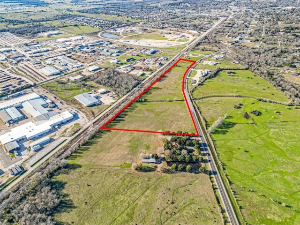 Picture of Residential Land For Sale in Navasota, Texas, United States