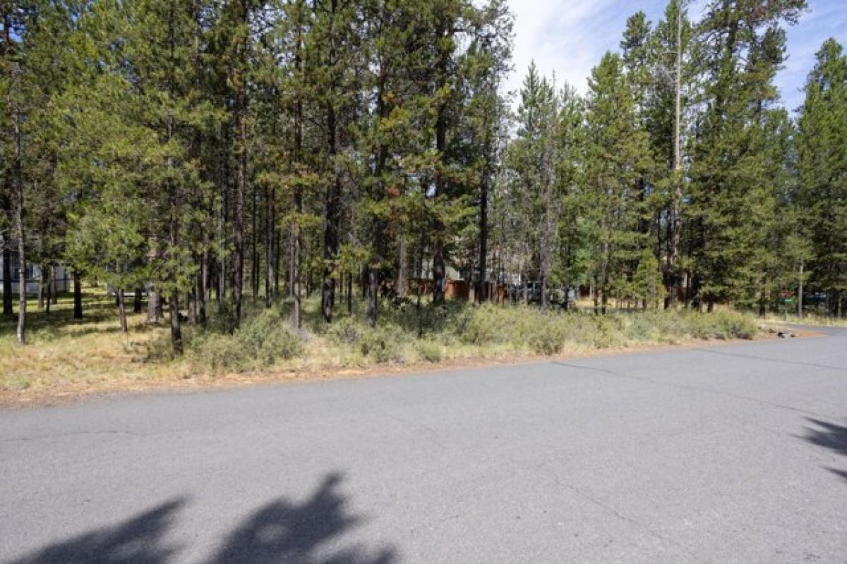 Picture of Residential Land For Sale in Bend, Oregon, United States