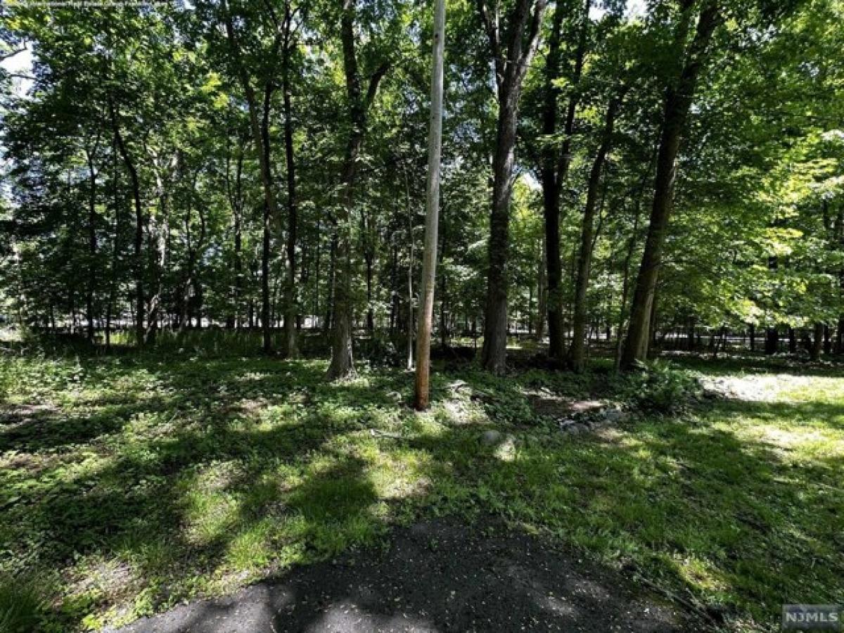 Picture of Residential Land For Sale in Franklin Lakes, New Jersey, United States