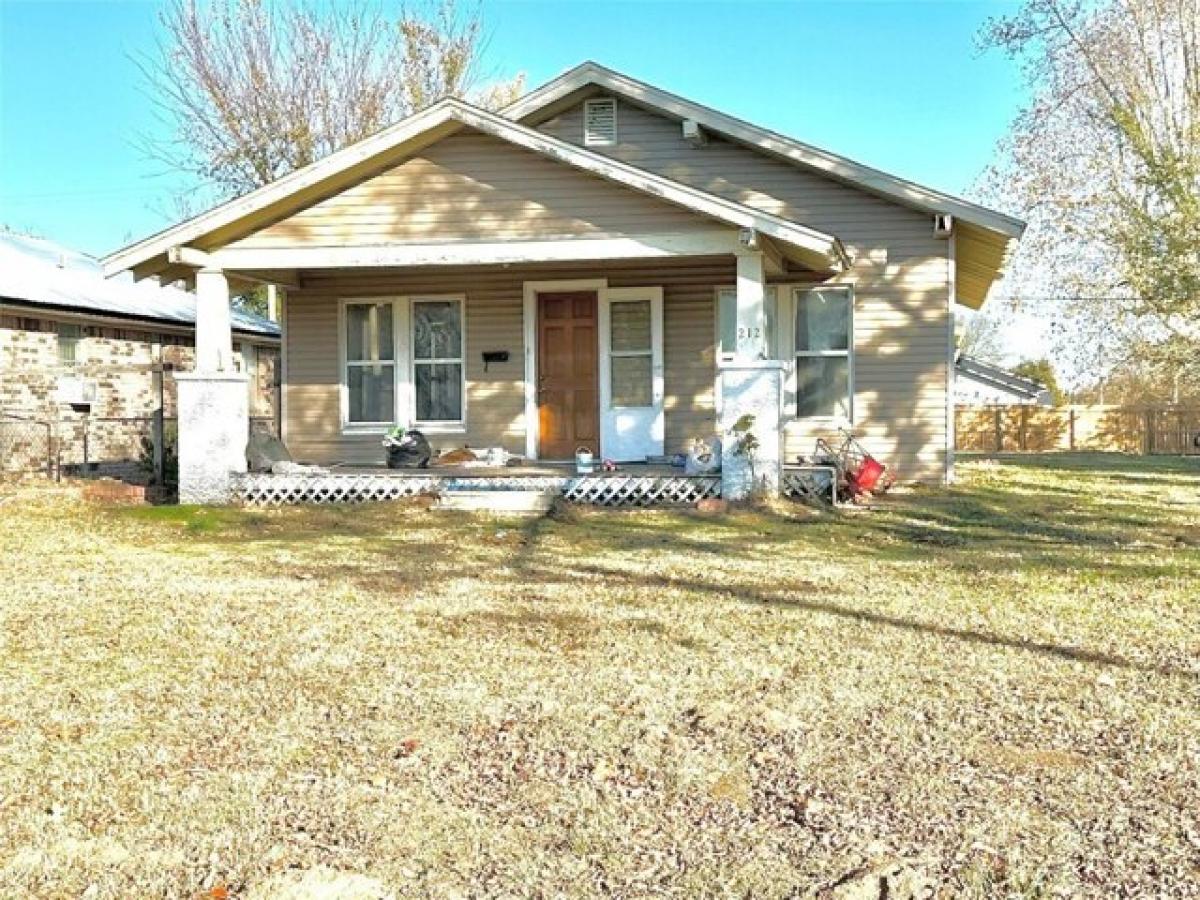 Picture of Home For Sale in Okemah, Oklahoma, United States