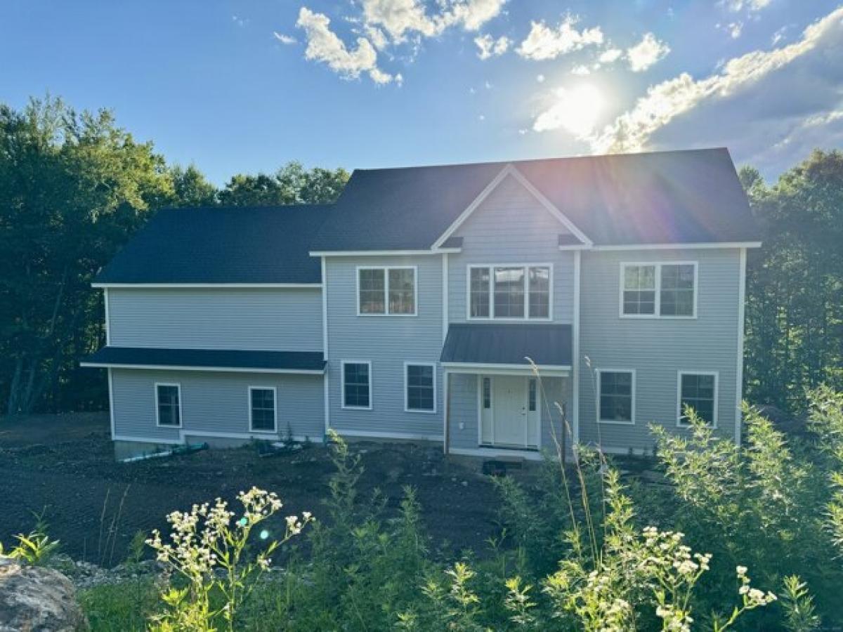 Picture of Home For Sale in Guilford, Connecticut, United States