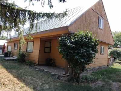 Home For Sale in Mount Vernon, Oregon