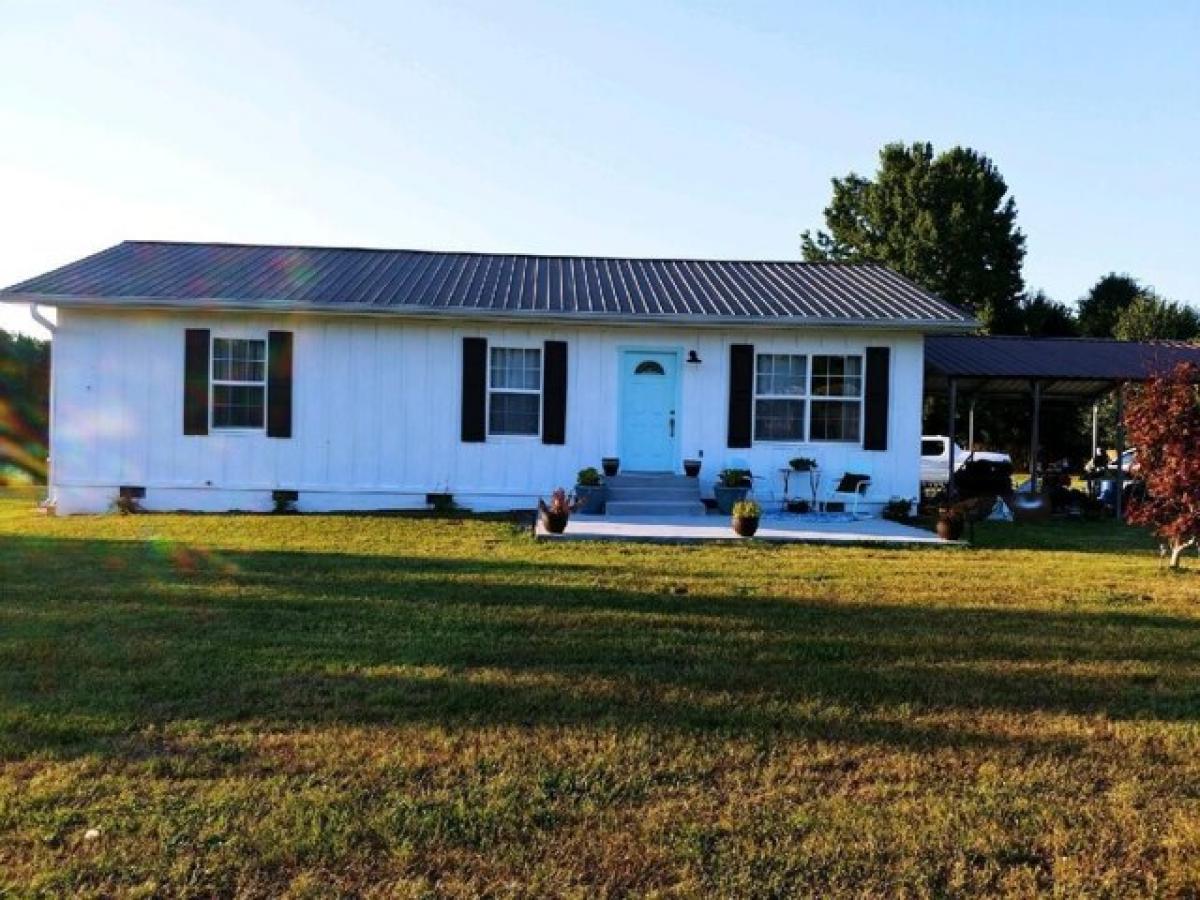 Picture of Home For Sale in Englewood, Tennessee, United States