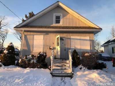 Home For Sale in Freeport, New York