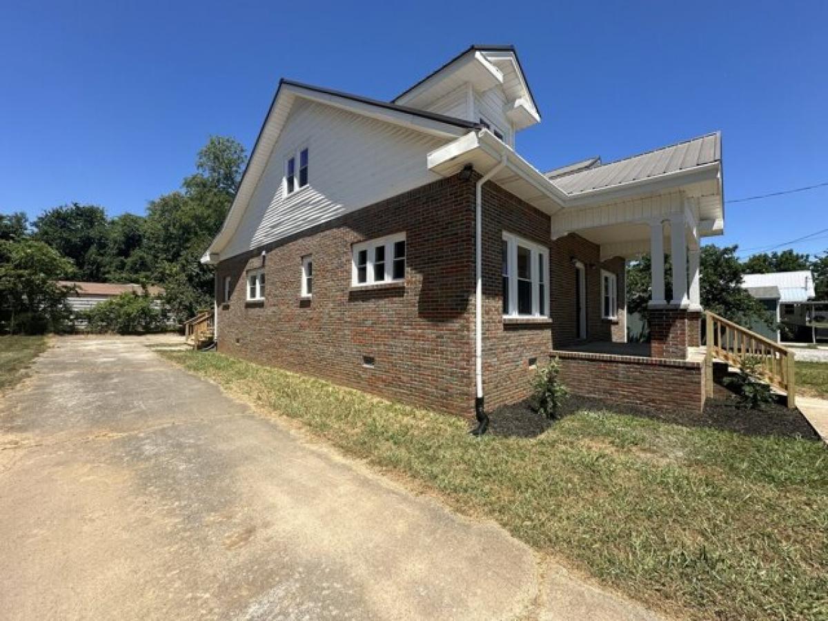 Picture of Home For Sale in Decherd, Tennessee, United States