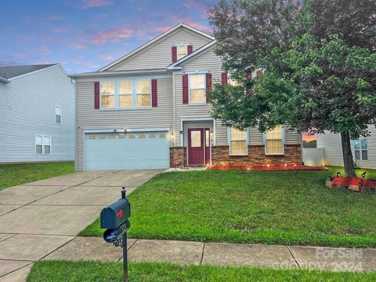 Picture of Home For Sale in Mount Holly, North Carolina, United States