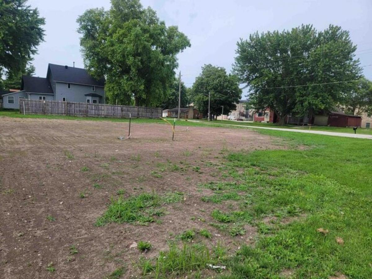 Picture of Residential Land For Sale in Fayette, Iowa, United States