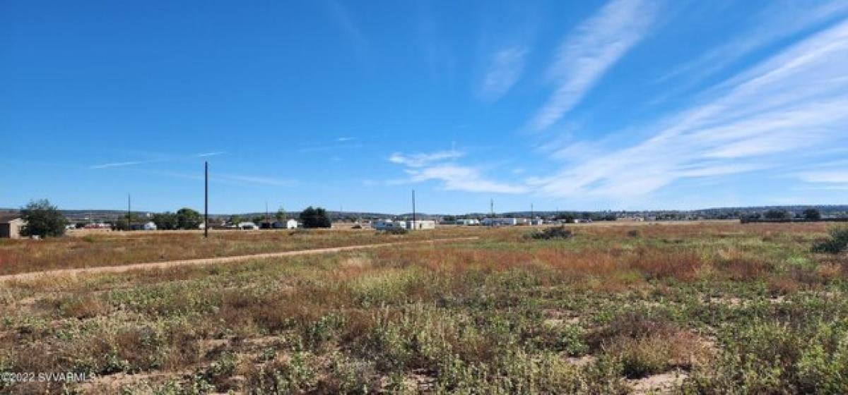 Picture of Residential Land For Sale in Paulden, Arizona, United States