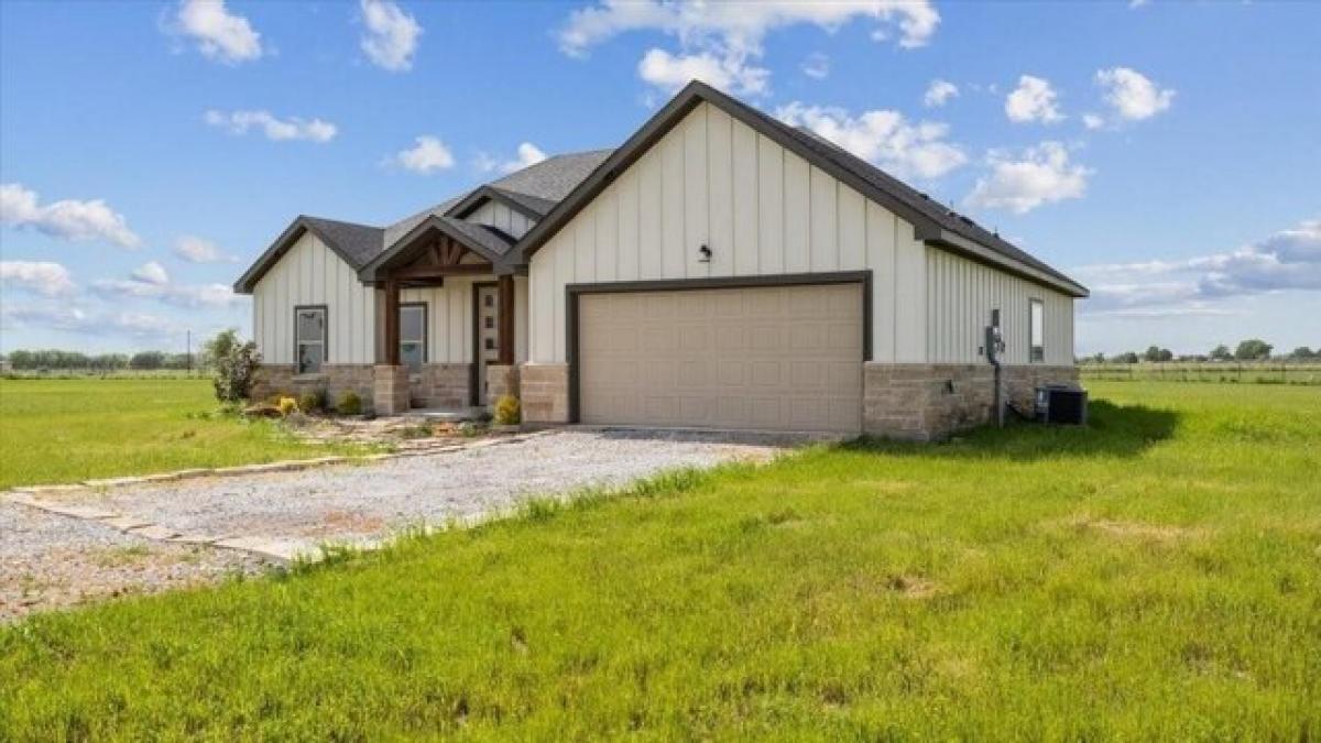 Picture of Home For Sale in Whitesboro, Texas, United States