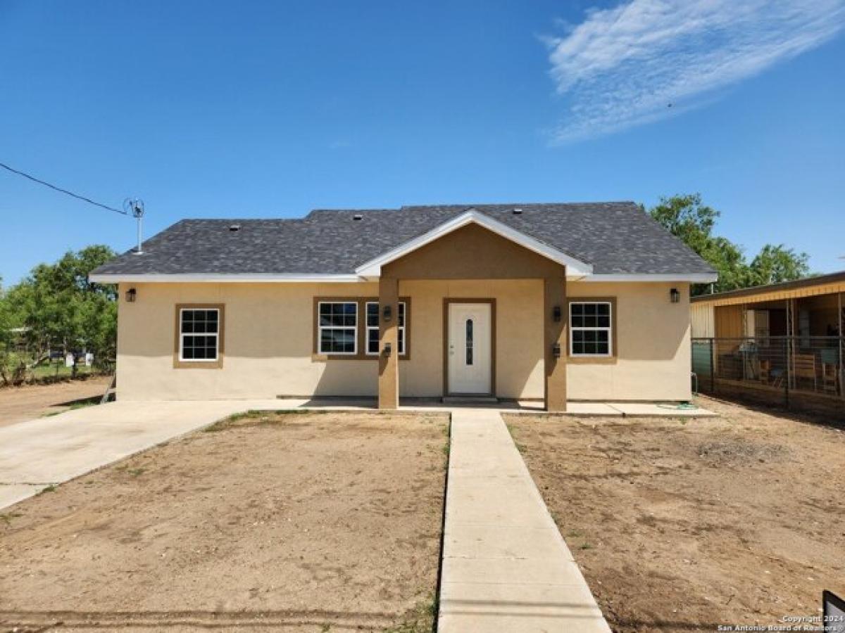 Picture of Home For Sale in Crystal City, Texas, United States