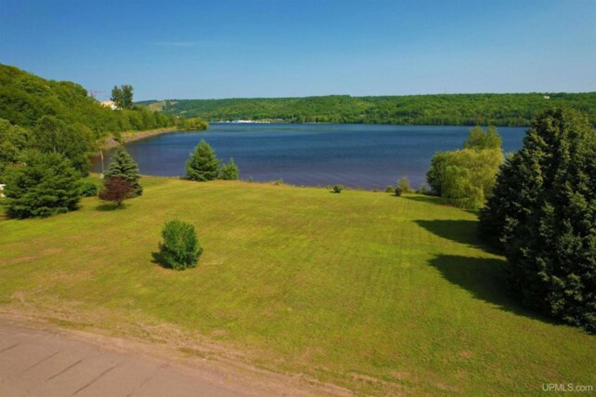 Picture of Residential Land For Sale in Houghton, Michigan, United States