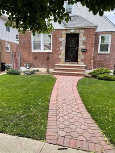 Home For Sale in Elmont, New York