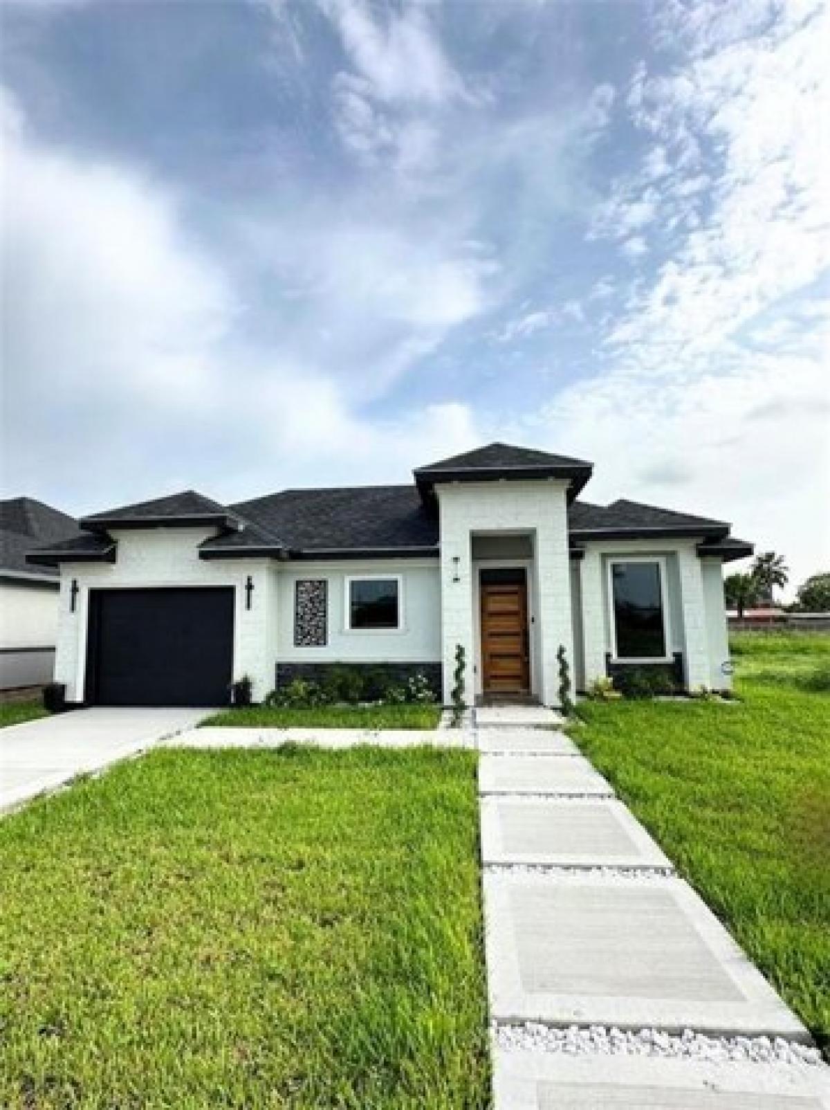 Picture of Home For Sale in Alamo, Texas, United States