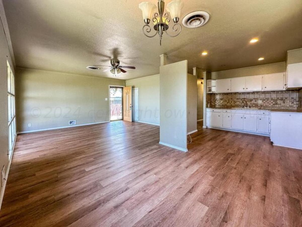 Picture of Home For Sale in Borger, Texas, United States