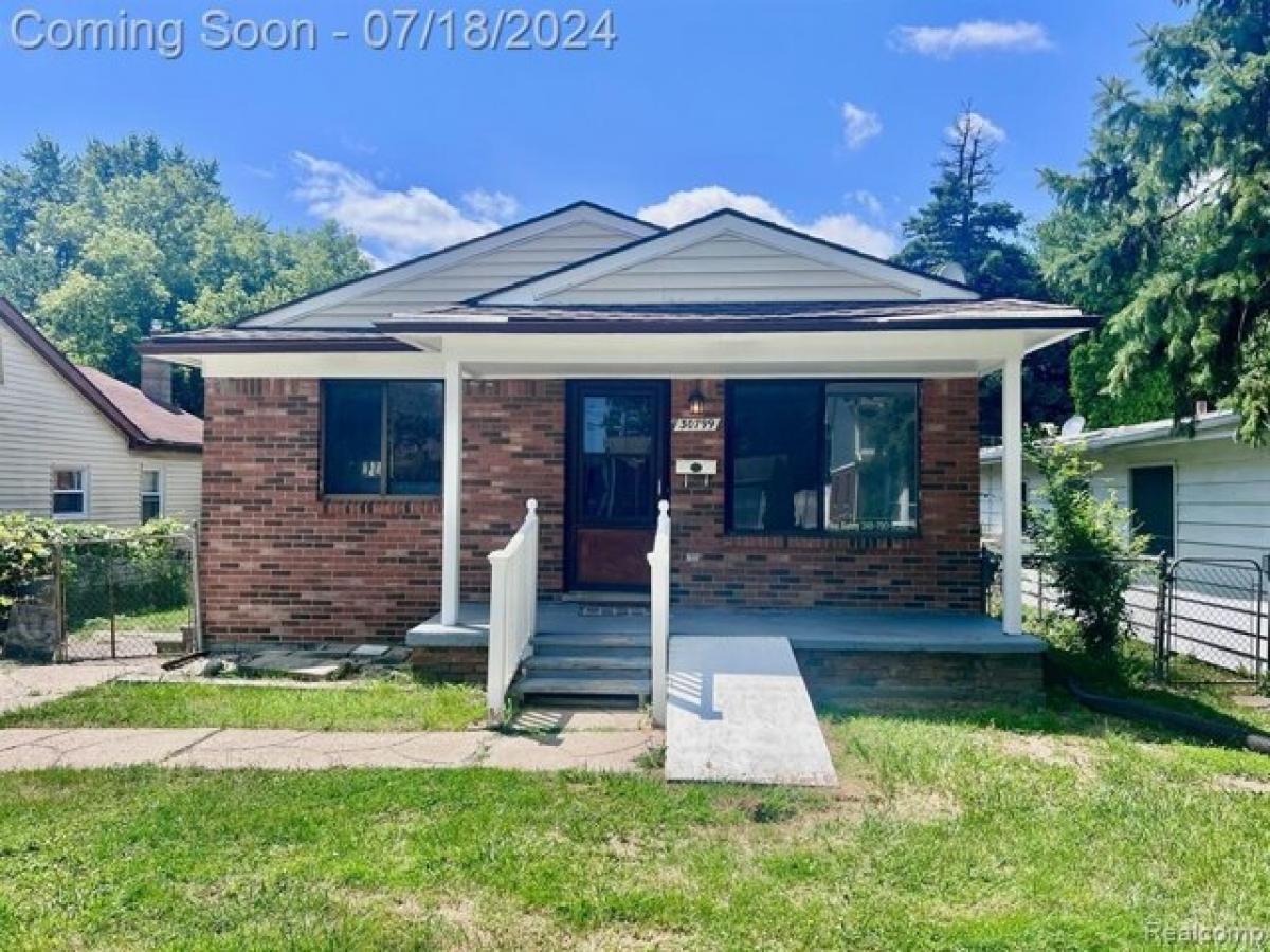 Picture of Home For Sale in Madison Heights, Michigan, United States