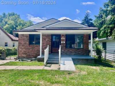 Home For Sale in Madison Heights, Michigan