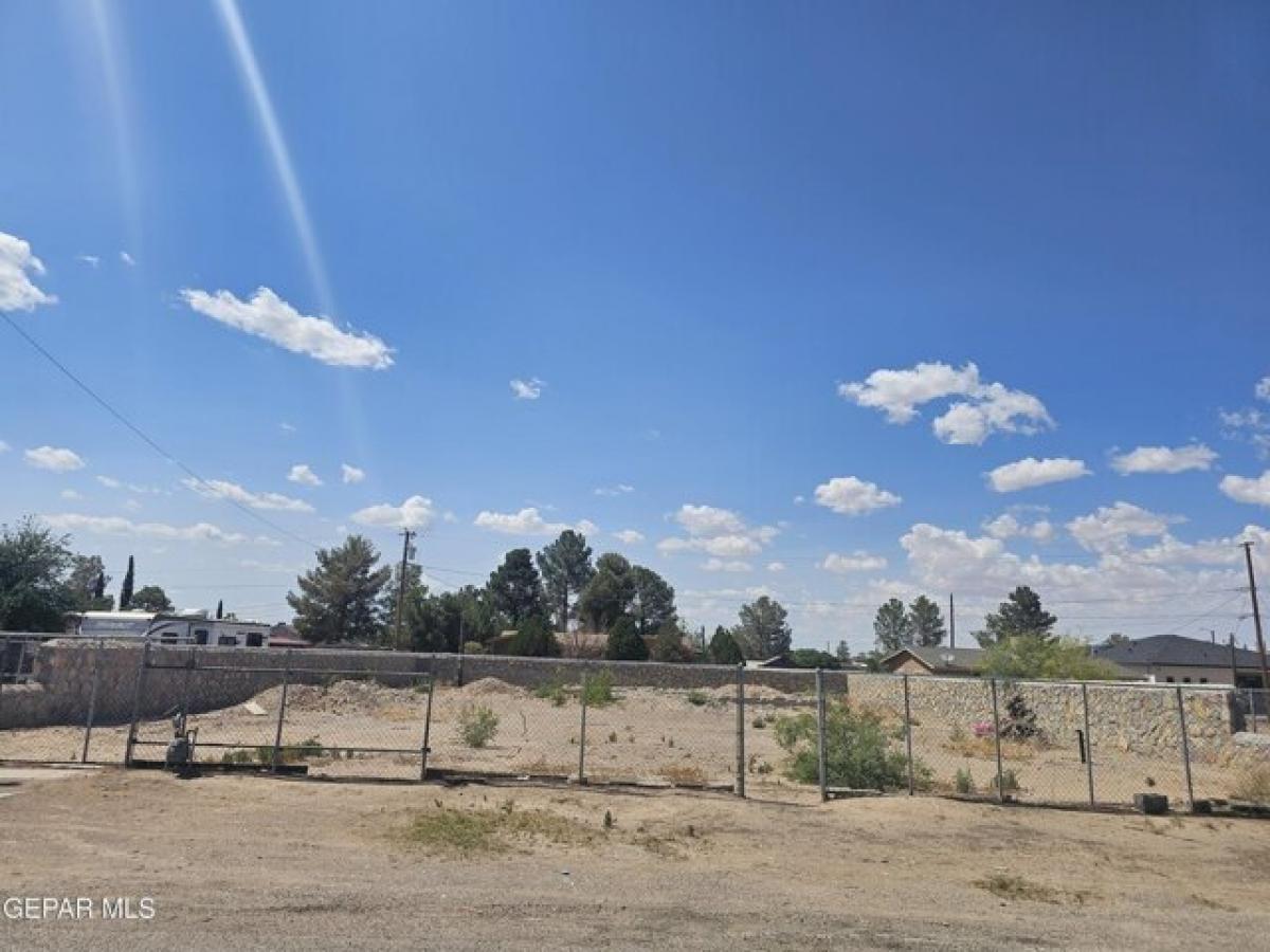 Picture of Residential Land For Sale in Socorro, Texas, United States