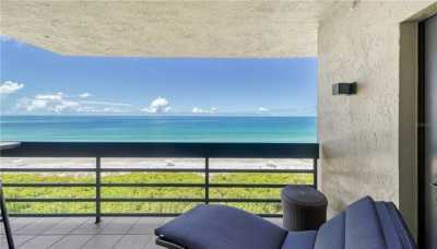 Home For Sale in Longboat Key, Florida