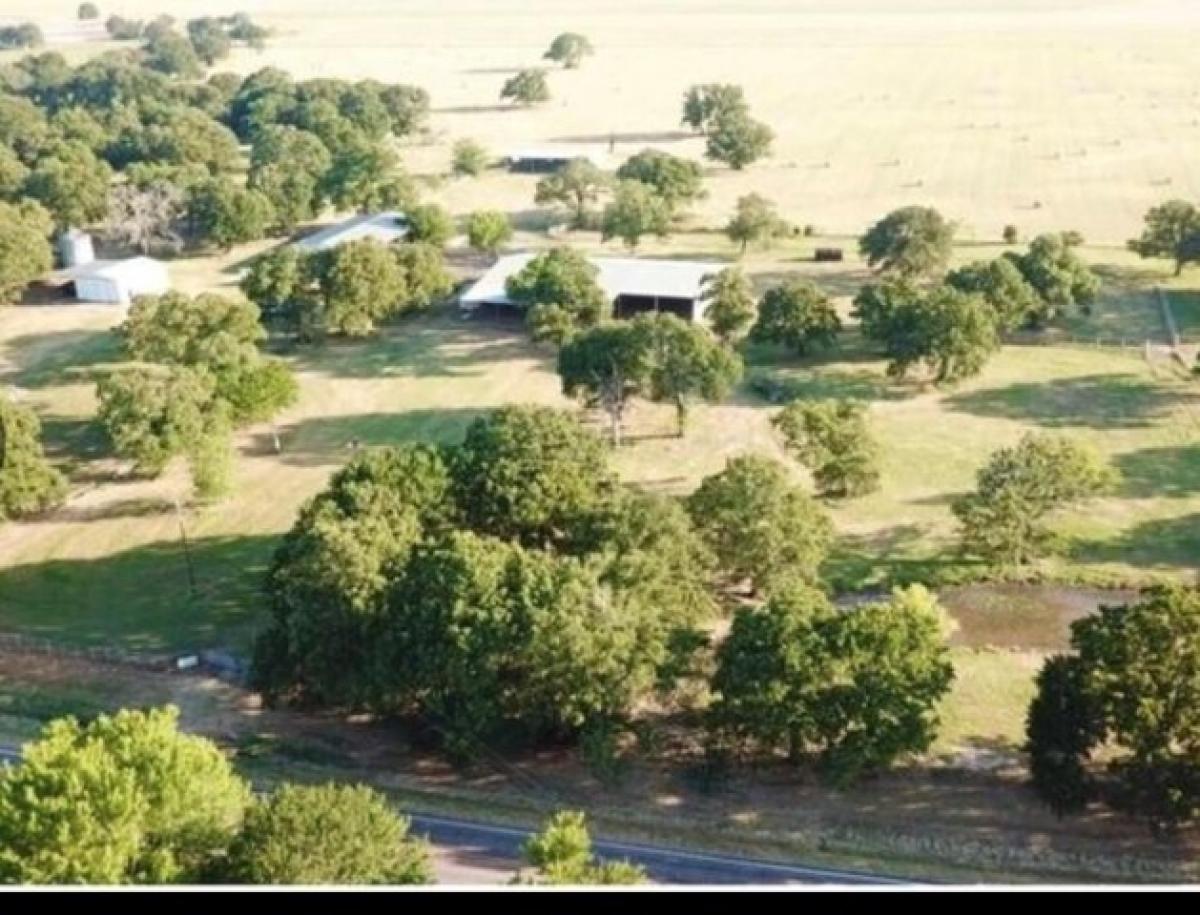 Picture of Residential Land For Sale in Ivanhoe, Texas, United States