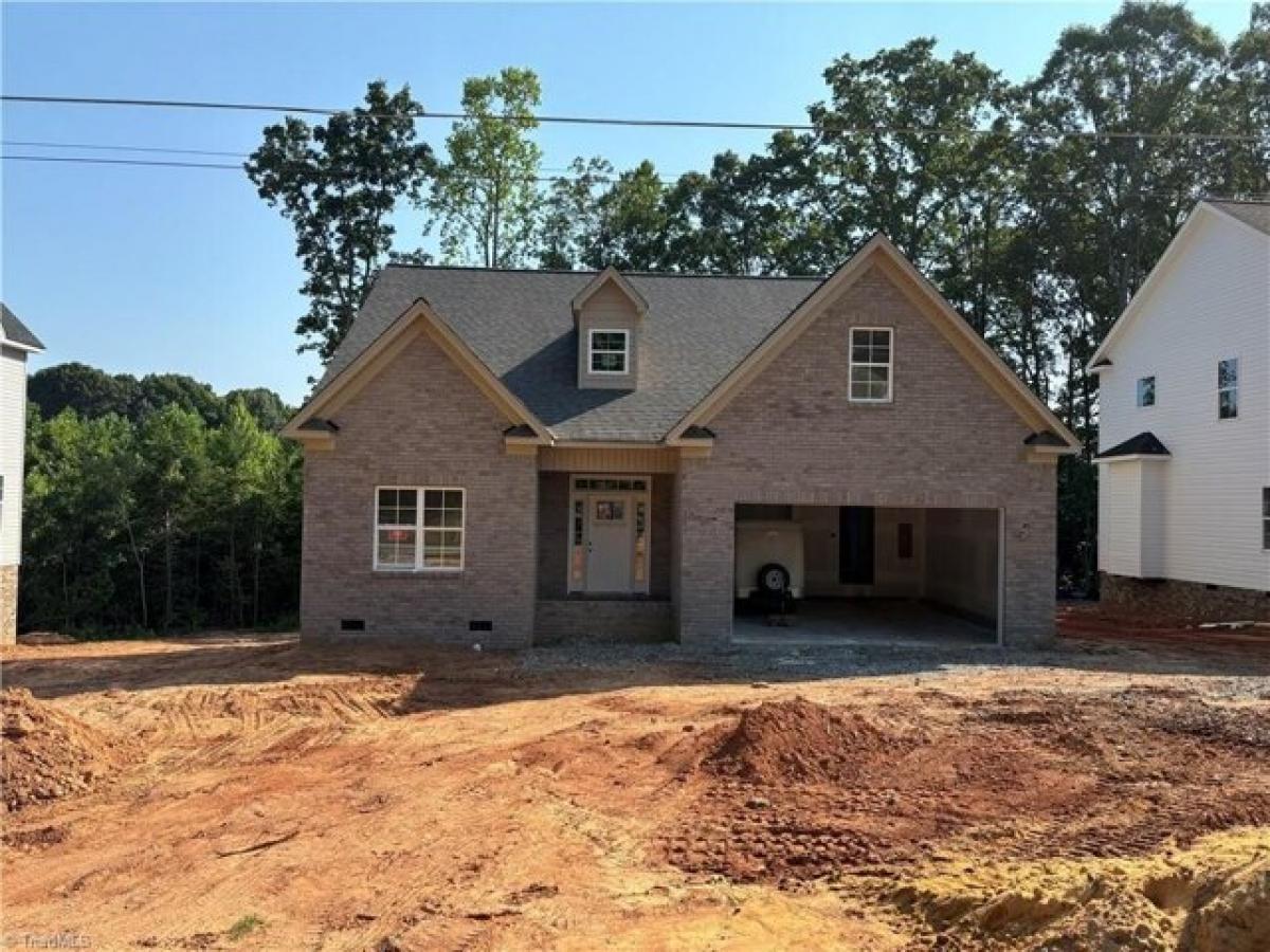 Picture of Home For Sale in Lewisville, North Carolina, United States