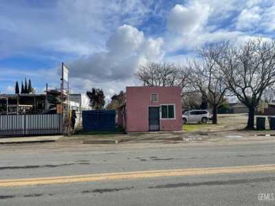 Home For Sale in Earlimart, California